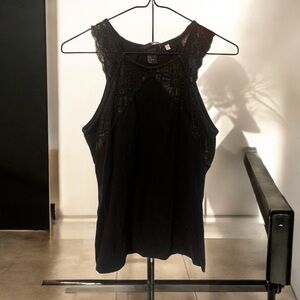 Woman’s H&M Basic black tank with lace detail